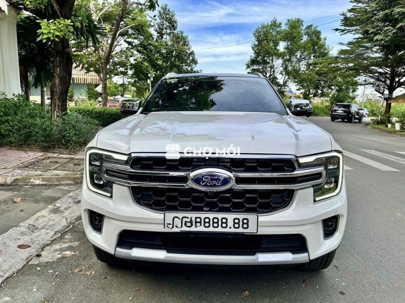 Ford Everest Titanium Plus Trắng 10000 km