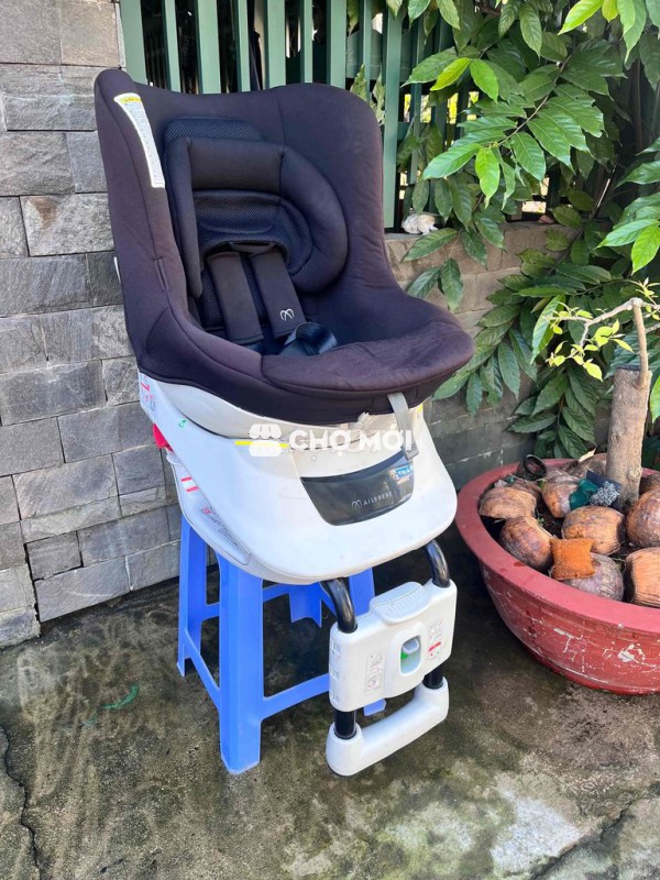 ghế an toàn trẻ em trên oto