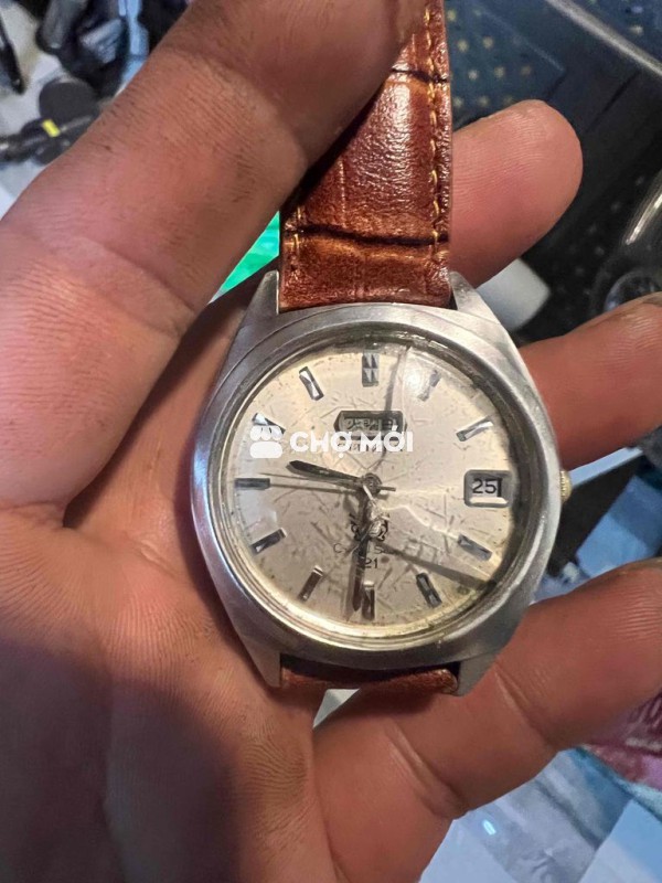 Đồng hồ Citizen nam dây da nâu kính nứt