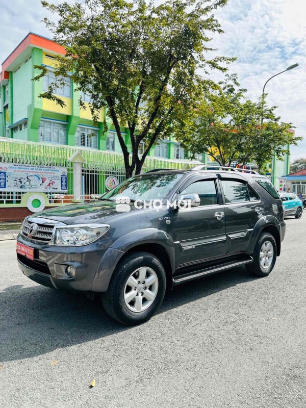 Toyota Fortuner 2011 2.7V - AT.