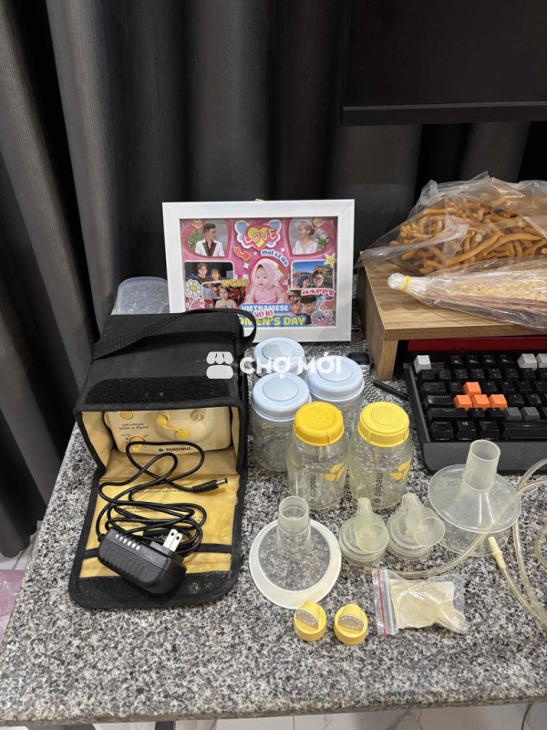 Máy hút sữa Medela Nhựa Vàng