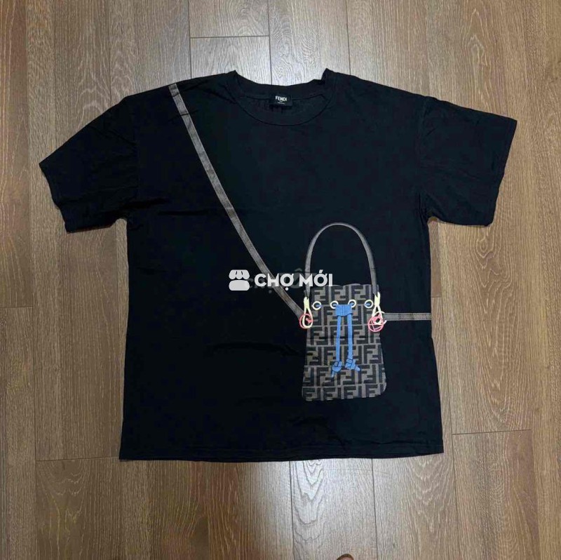 Áo thun FENDI.  Made in Italy.