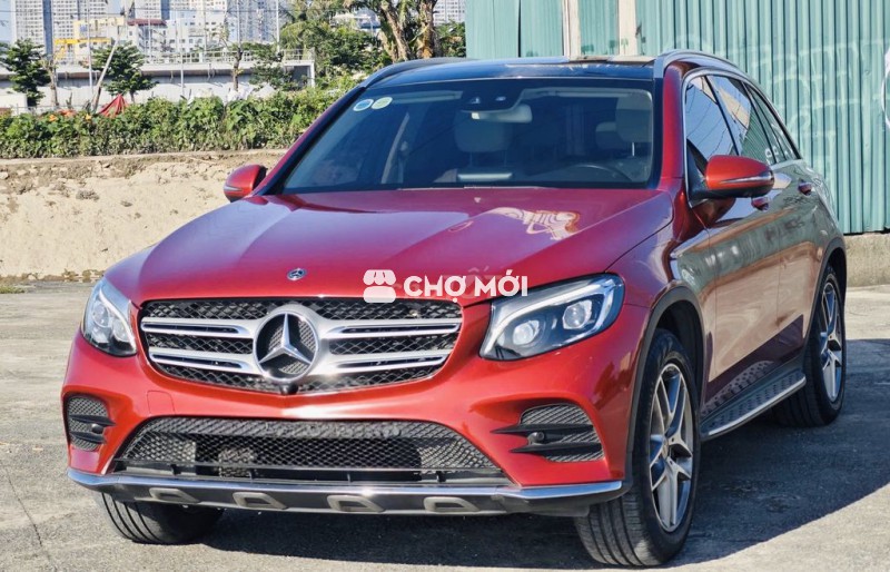 Mercedes GLC300 2018 model 2019 màu đỏ