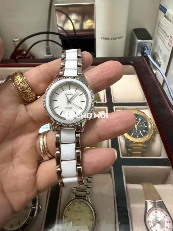 Đồng hồ DKNY Nữ Gốm Kim loại 28mm