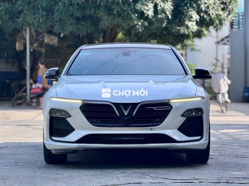 VinFast LUX SA2.0 Turbo 2022 Trắng