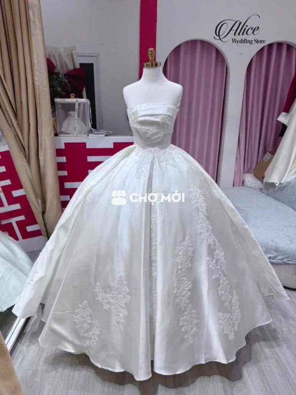 PASS 1 váy cưới, 1 váy đi bàn, set 6 áo dài bưng q