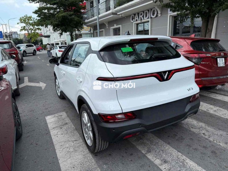 VF5 Plus 2025 mới 100% lăn bánh HCM chỉ 470tr