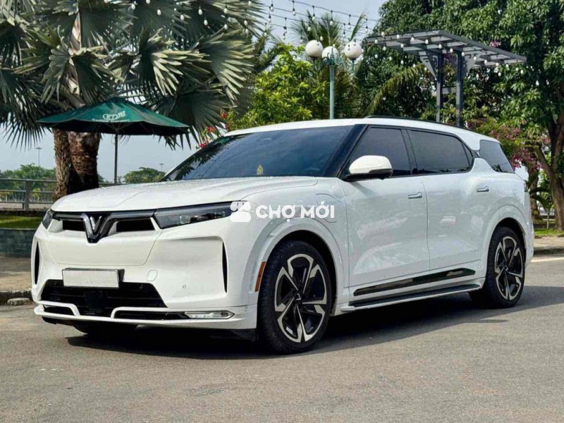 VF9 2023 Plus - Trắng - 5vkm- Thuê pin (CATL)