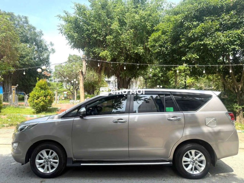 Toyota Innova 2018 Nâu vàng Số sàn