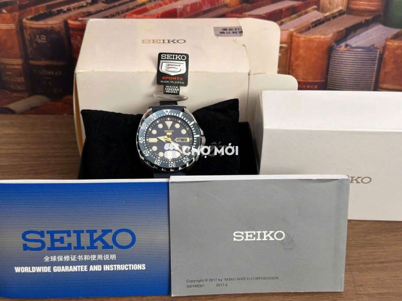 Đồng hồ Seiko 4R36A Nam Kính khoáng 44mm
