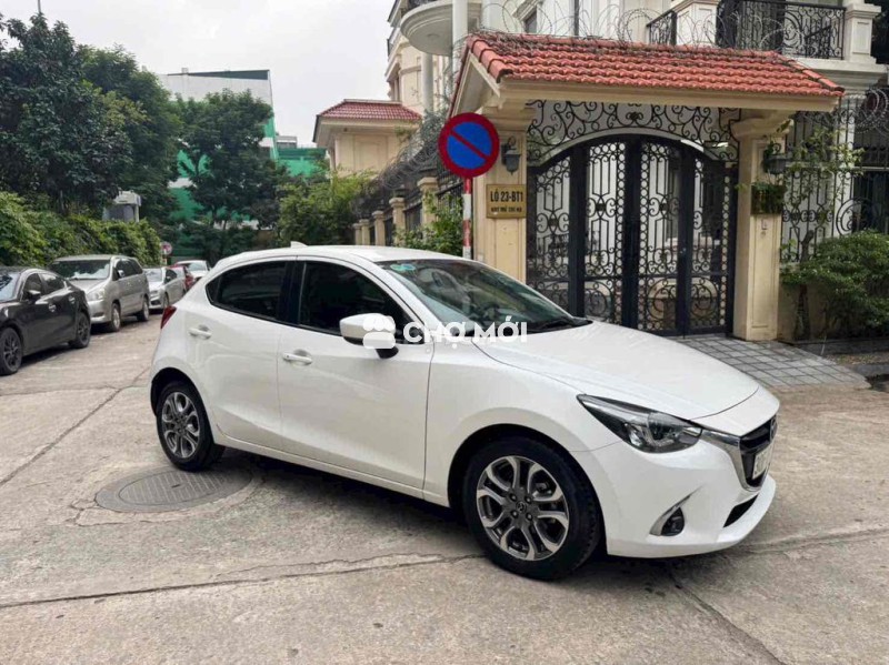 mazda 2 hatbank dáng thể thao xe nguyên bản