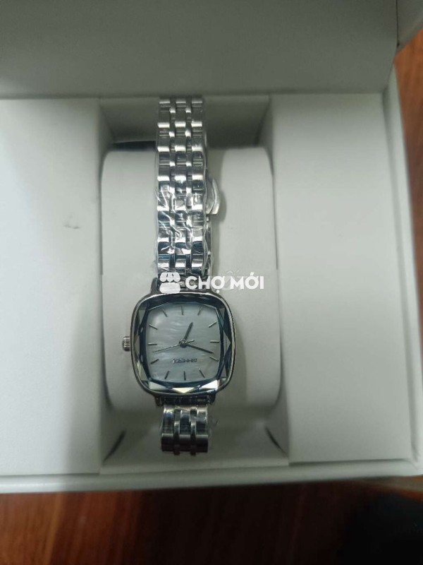 Đồng hồ đeo tay Nữ Kim loại Bạc