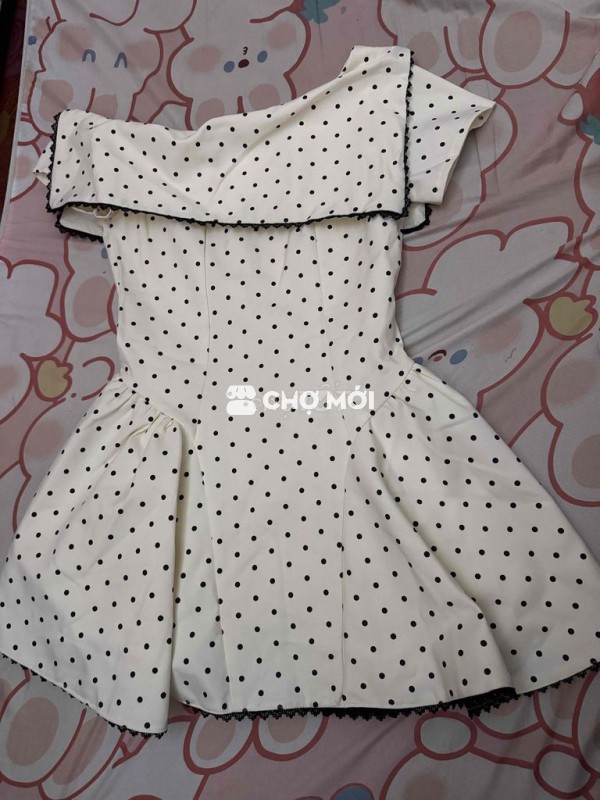 VÁY CHẤM BI LỆCH VAI