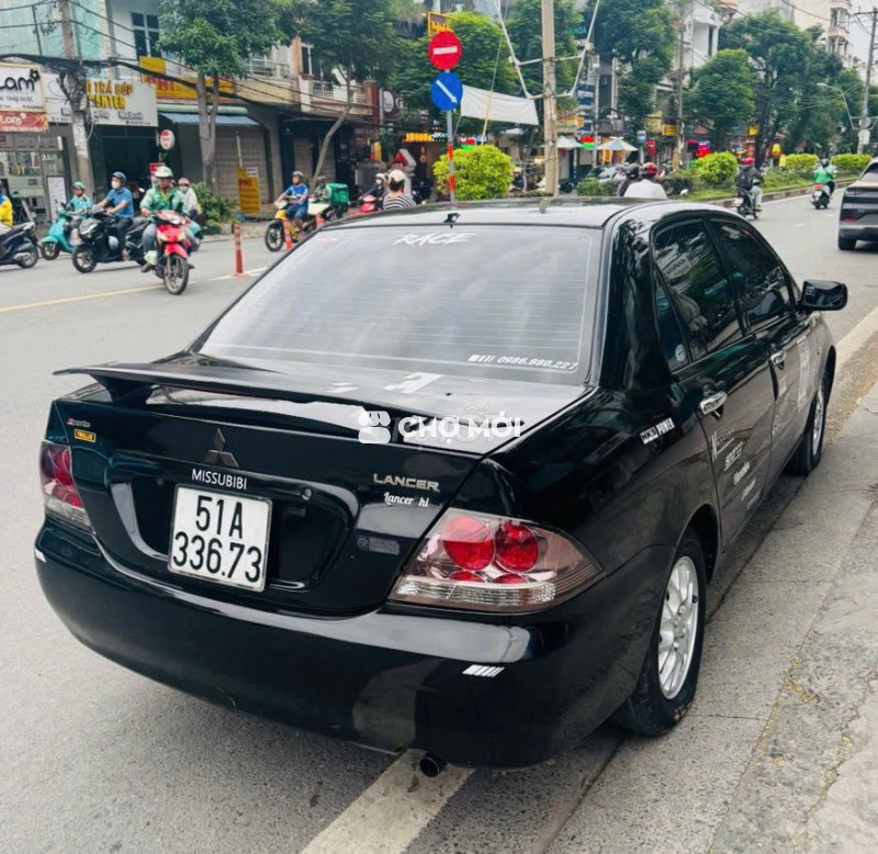 Mitsubishi Lancer Đen 5 chỗ