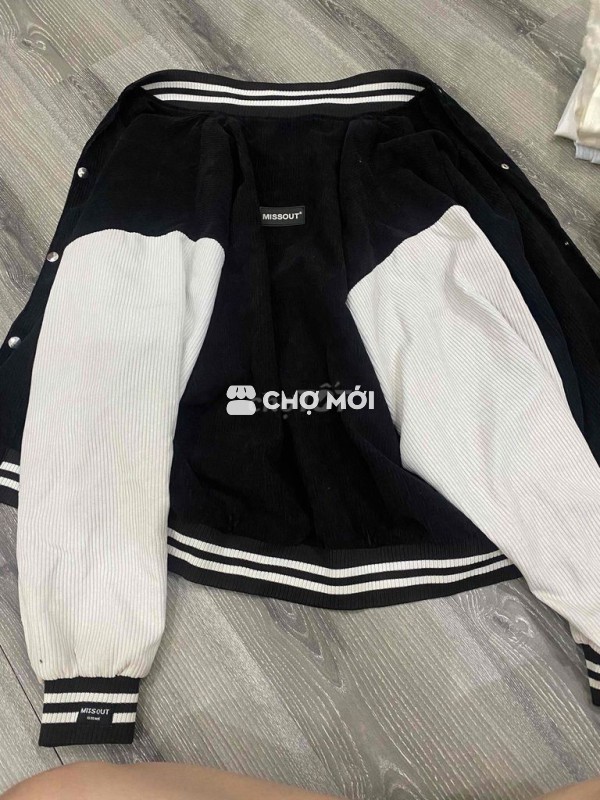 Áo khoác nữ MISSOUT Đen Trắng