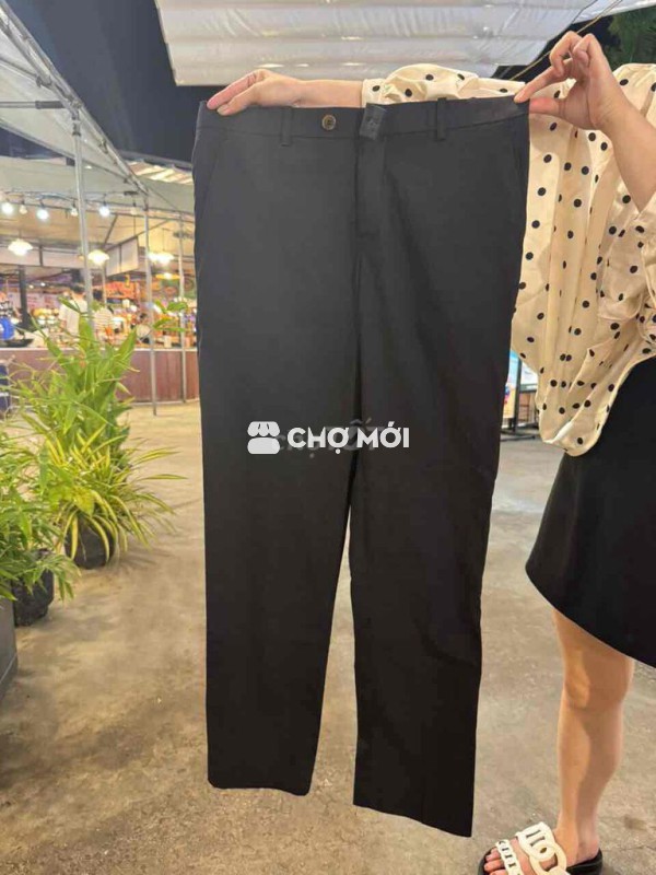 quần tây không có màu đen