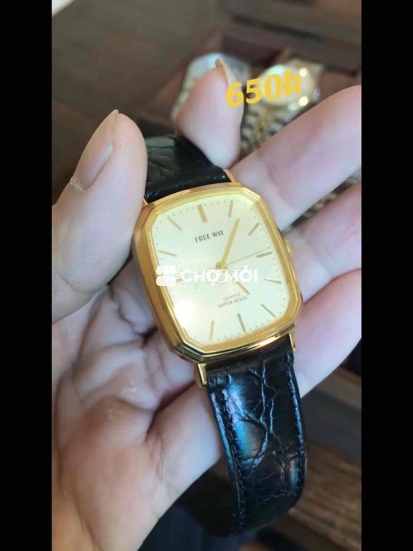 Đồng hồ Citizen Tank Free Way dây da vàng 30x39mm