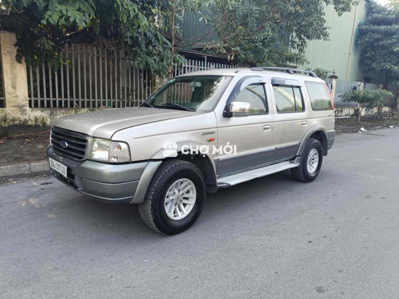 Ford Everest Vàng cát 7 chỗ