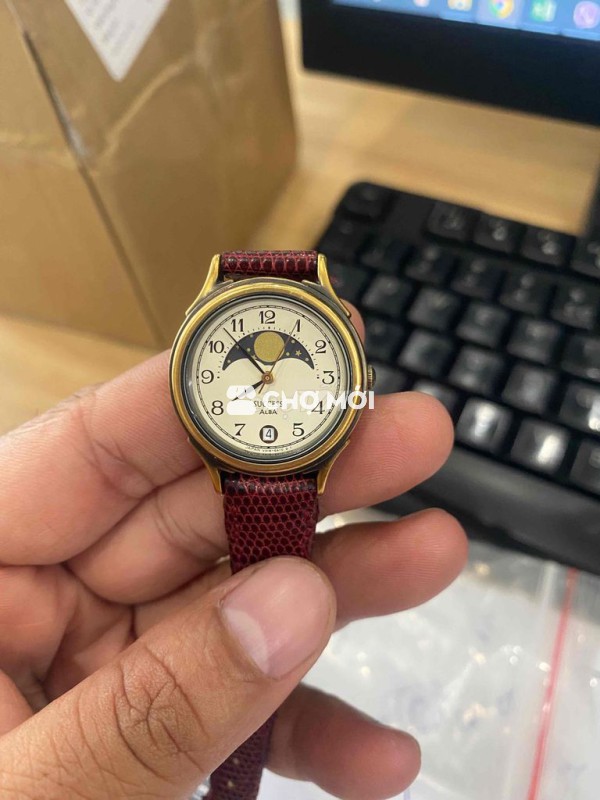 Đồng hồ Success Quartz Nữ dây Da Đỏ đô