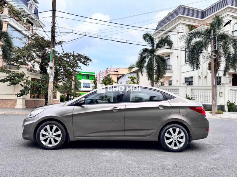 Hyundai Accent 2013 1.4 AT - 90000 km
