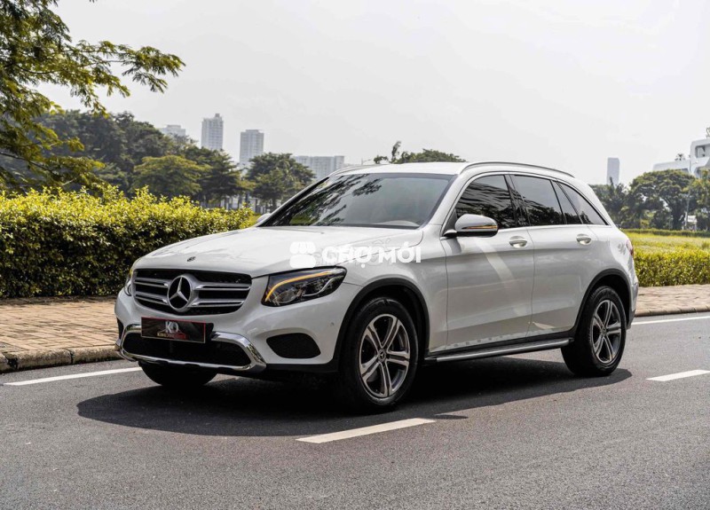 GLC200 Sx 2019 màu trắng nội thất nâu đẹp xuất sắc