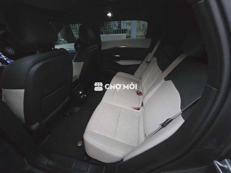 VinFast VF7 Plus 2 cầu trần kính Xám