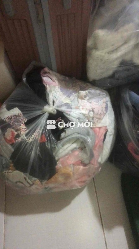 mình gửi tặng quần áo và cặp