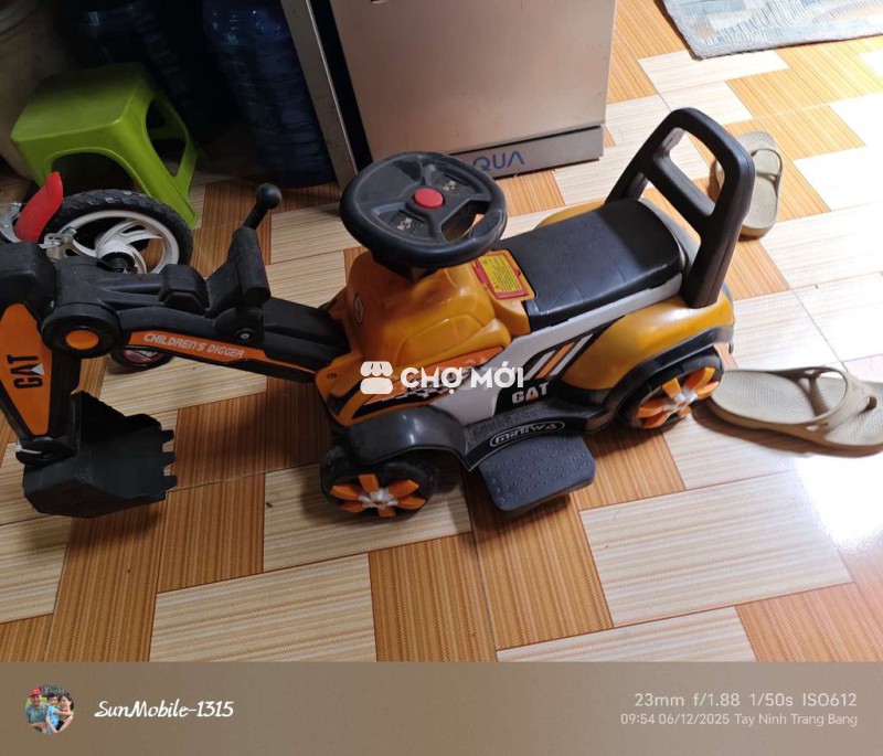 Xe cẩu đồ chơi trẻ em nhựa Vàng Đen