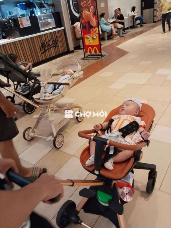 Xe đẩy em bé Nâu đen