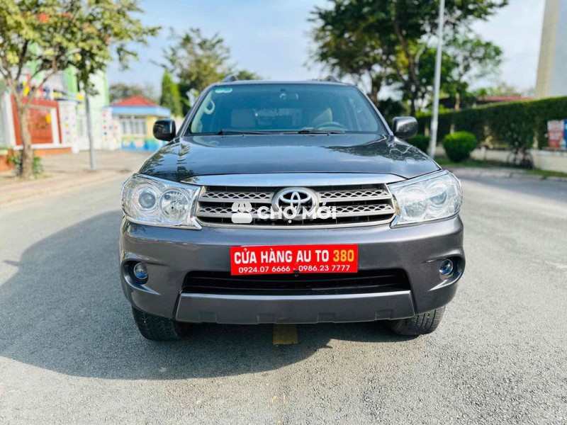 Toyota Fortuner 2010 2.7V 4x4 AT -
