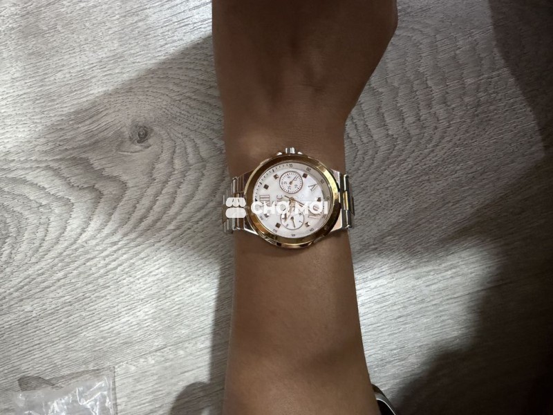 Đồng hồ Guess