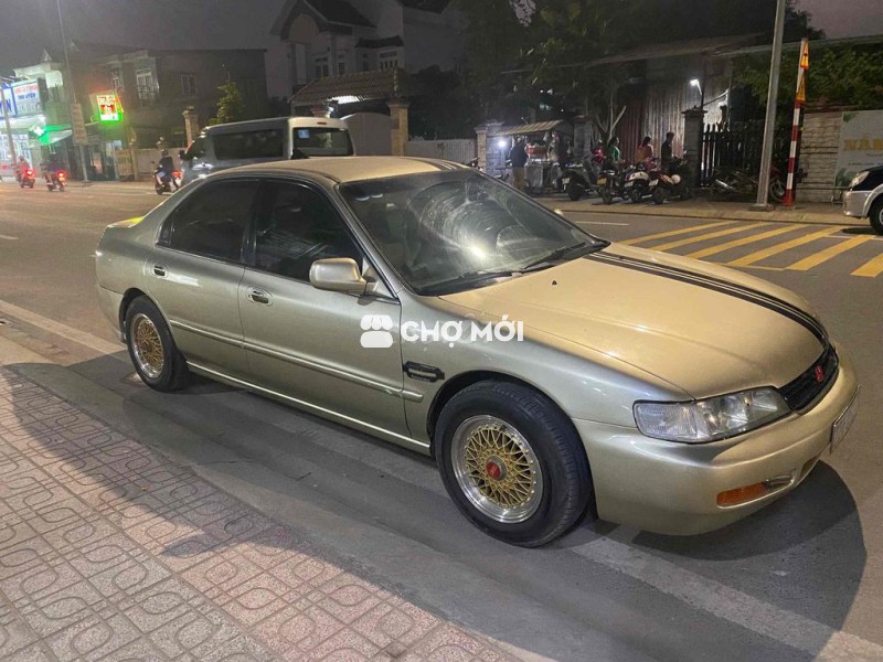 Honda Accord 1995 2.0 MT - 123456 km