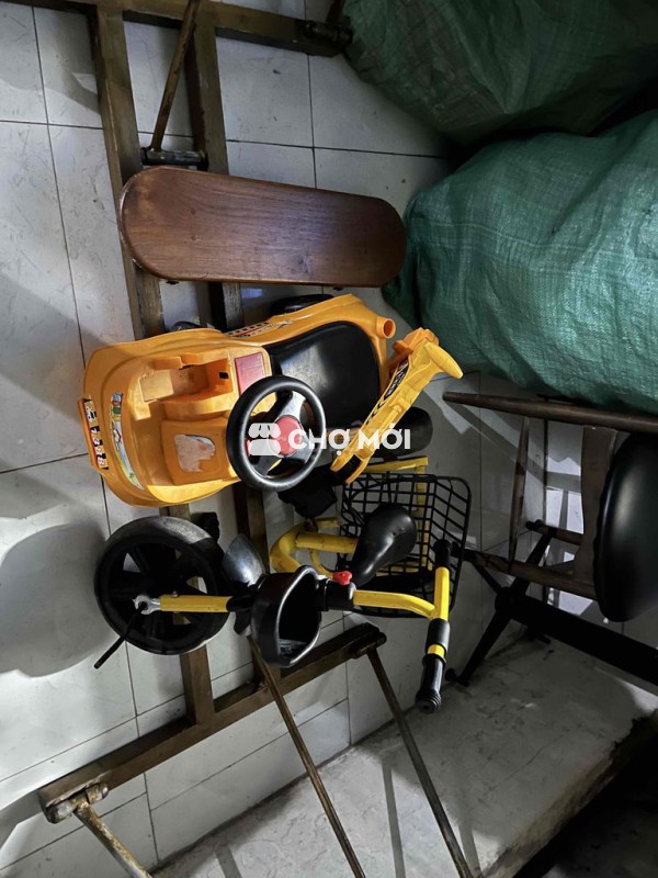 230k 3 cái xe cho bé có hư nhẹ về sửa lại tí