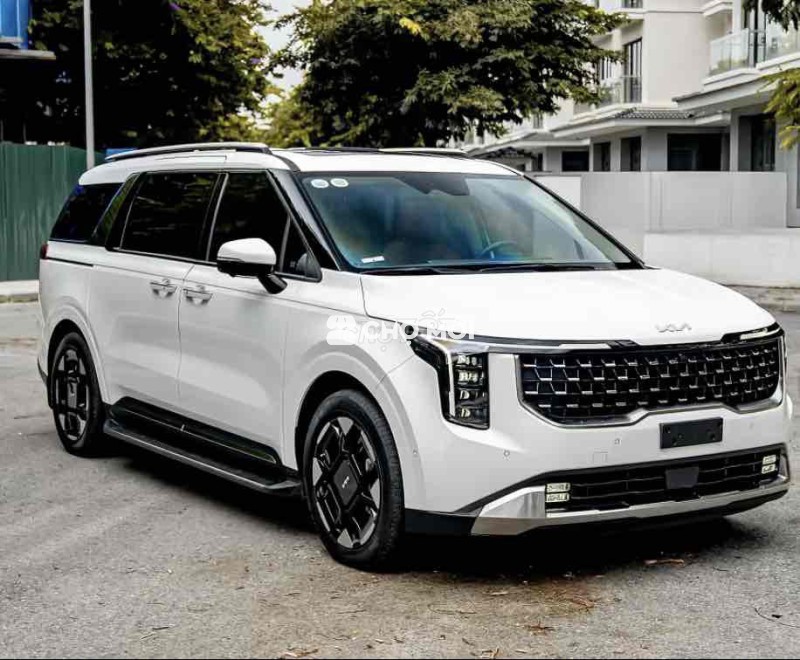 Carnival Signature 2.2 form 2025 odo mới 20.000km