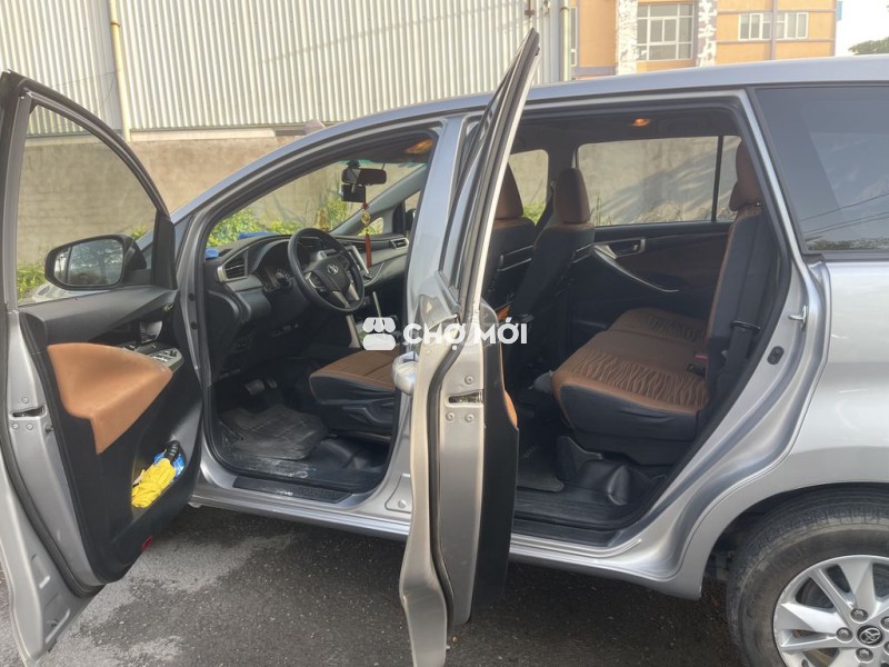 Toyota Innova 2016 2.0G Bạc 66.000 km