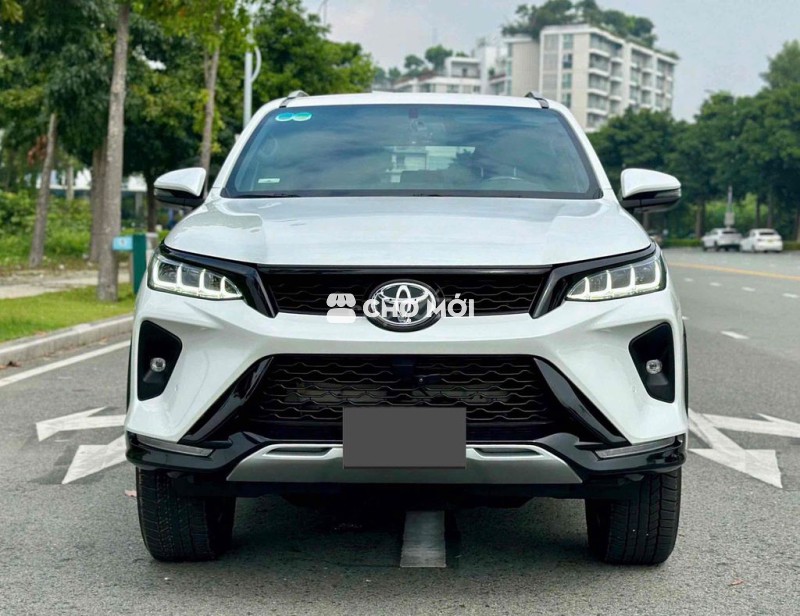 Bán Toyota Fortuner Legender 2022 4x2 siêu lướt