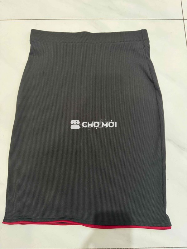 Chân váy thun đen viền đỏ Nacis