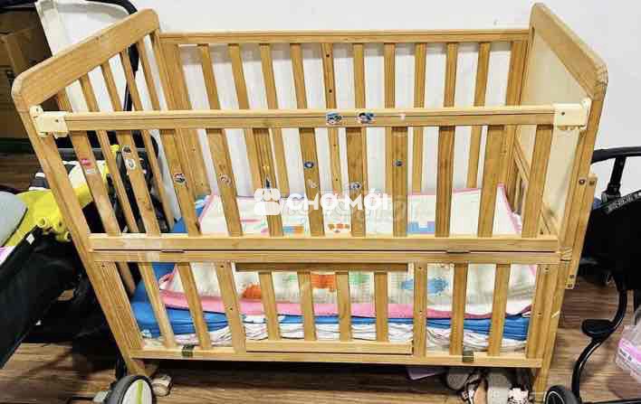 Cũi em bé gỗ 2 tầng màu Nâu gỗ