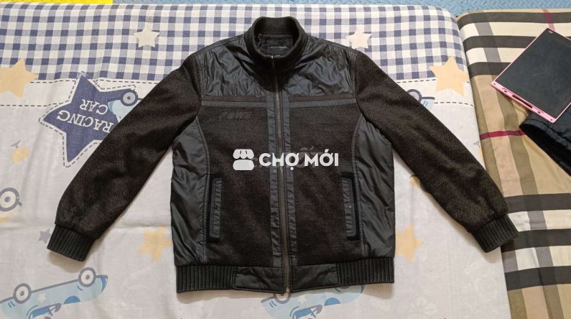 Khoác cho ai đứng đắn sai L