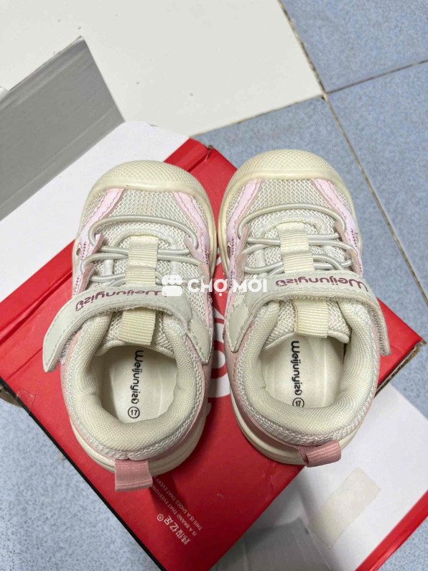 Giày thể thao bé gái