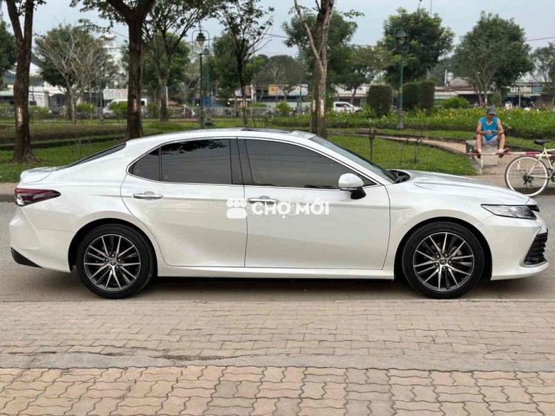 Camry 2.0Q đời mới 2022 chính chủ