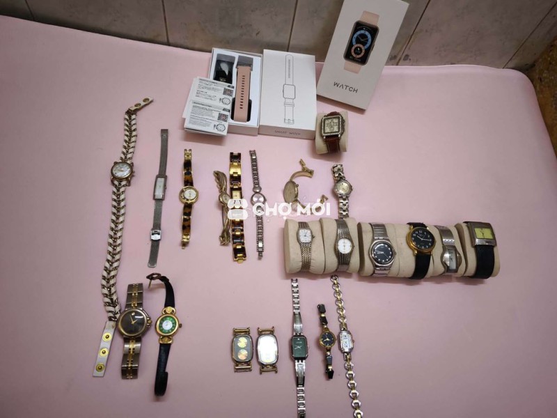 Đồng hồ đeo tay nữ kim loại đã sử dụng