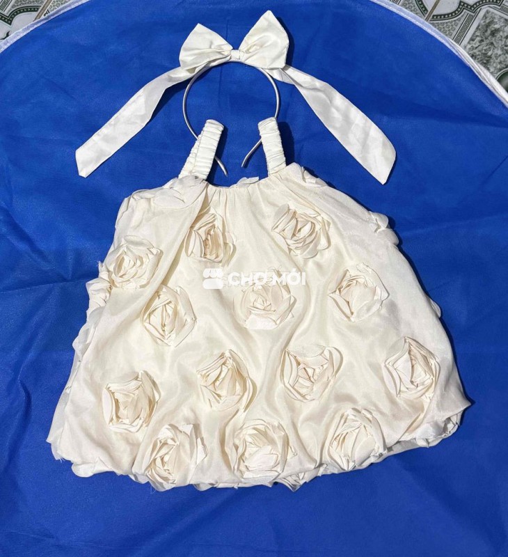 Váy 2 dây bông hoa hồng đính nổi kèm cài nơ