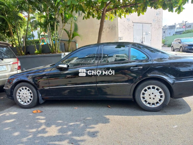 Mercedes-Benz E240 2003 Đen 5 chỗ