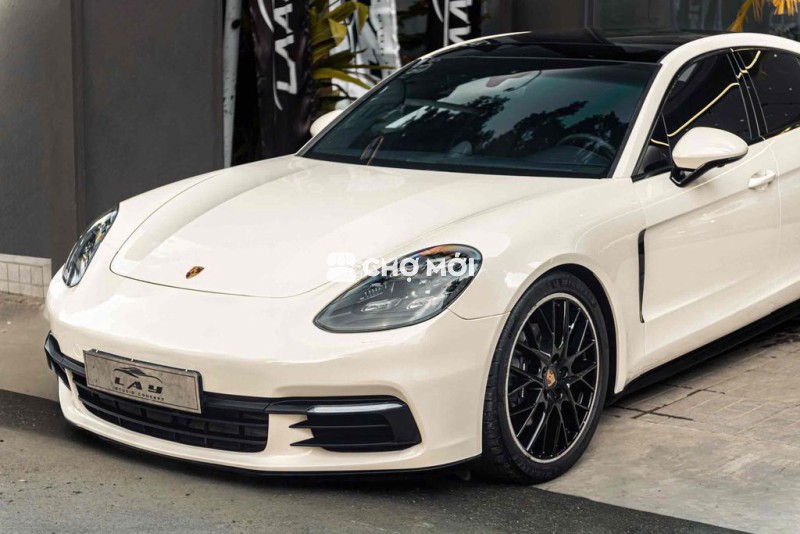 Porsche Panamera Model 2019 Trắng Ngà/Nội thất đỏ