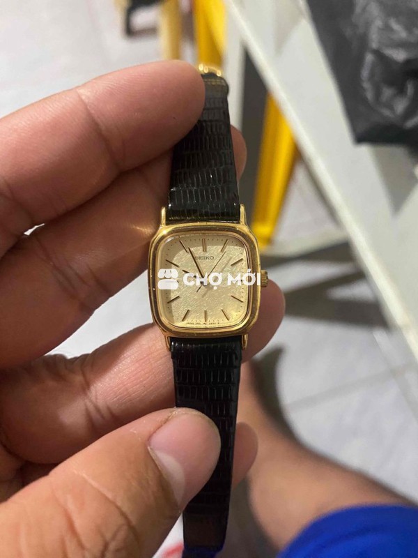 Đồng hồ Seiko 2F21-5120 Nữ