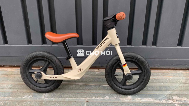 Xe chòi chân WYPCWL khung nhôm Kem