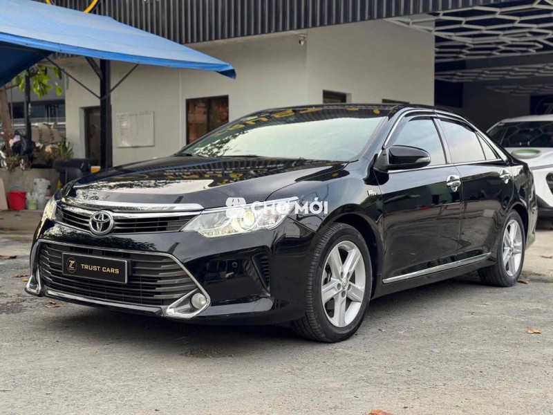 Toyota Camry 2.5Q Đen