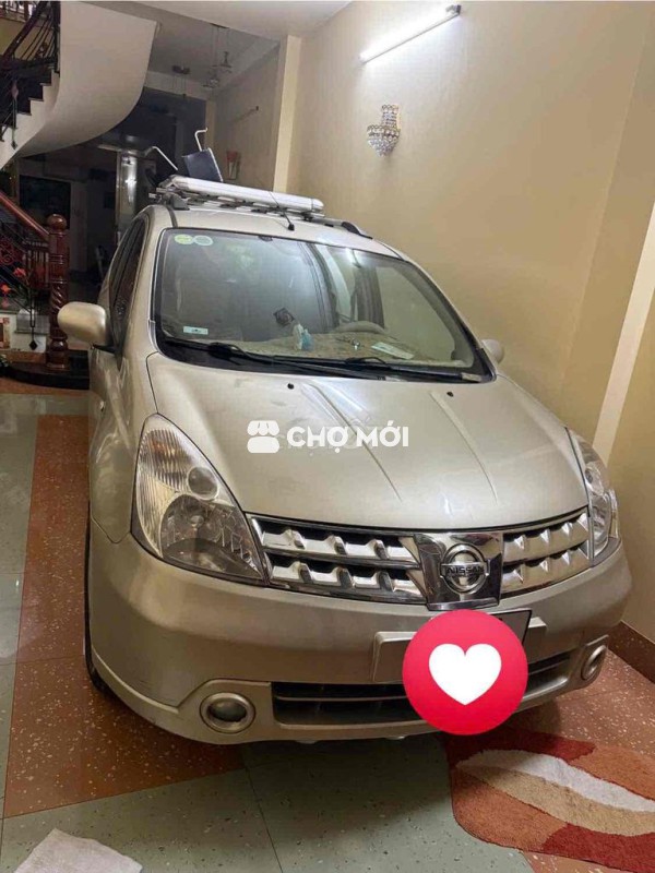 Nissan 7 chỗ màu Vàng cát