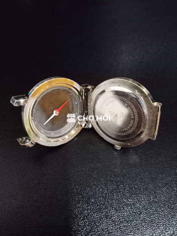 Đồng hồ đeo tay kim loại Bạc